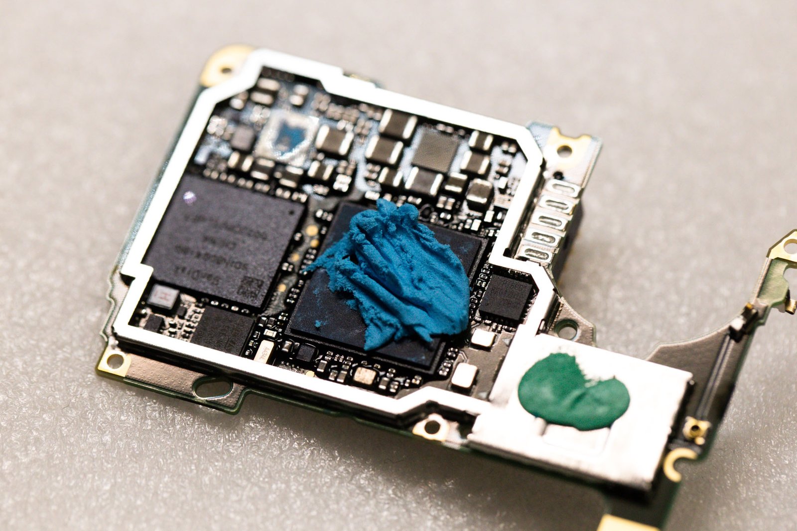 Naprawa kamery sportowej GoPro 13 - uszkodzona płyta główna